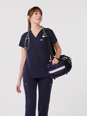 FIGS *SET* NAVY Catarina Scrub Top-XXS & Women’s Zamora Jogger-XS set